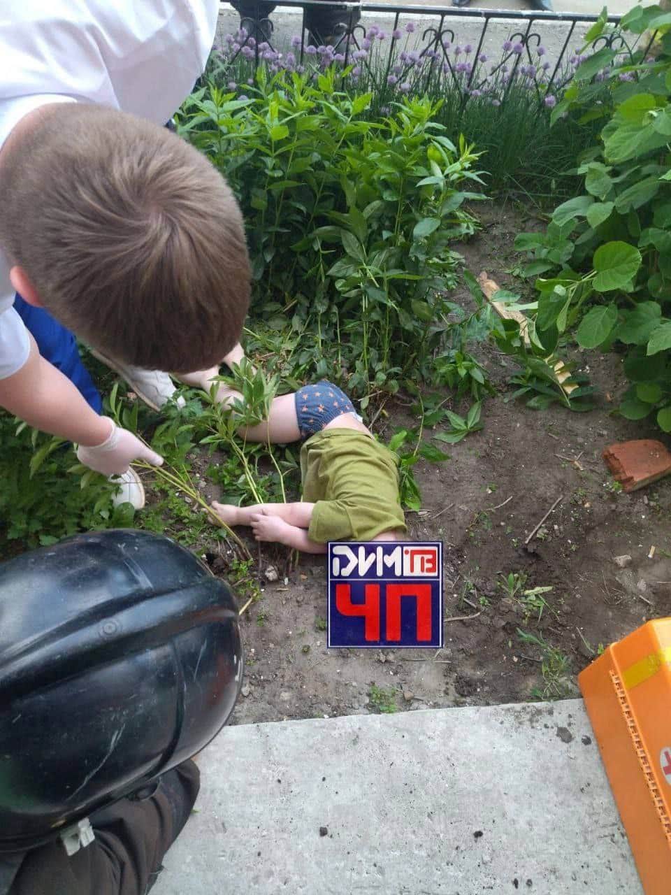 Появились подробности падения из окна ребёнка в Ульяновской области