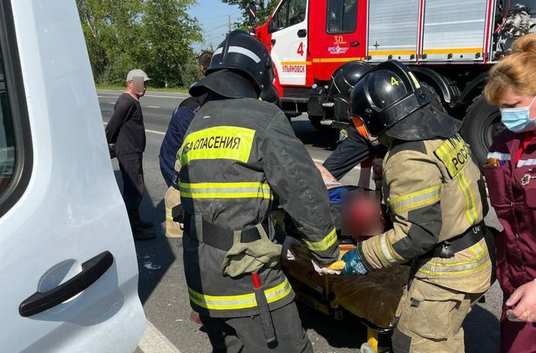 Под Ульяновском водитель грузовика отвлёкся на навигатор и сбил дорожных рабочих