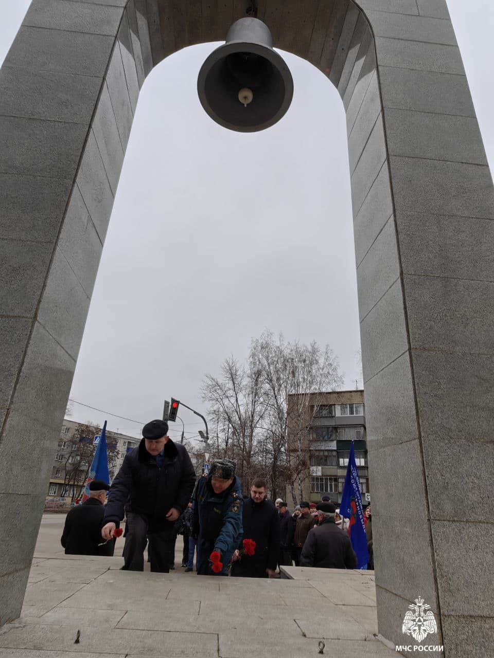 В Ульяновске состоялось возложение цветов к памятнику «Колокол Чернобыля»