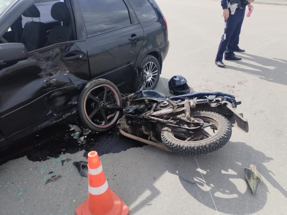 Подросток на мопеде врезался в Ладу и получил травмы в Ульяновске
