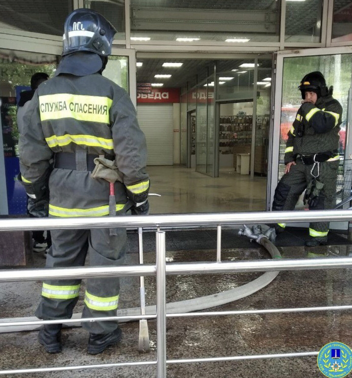 160 ульяновцев эвакуировали из горящего торгового центра