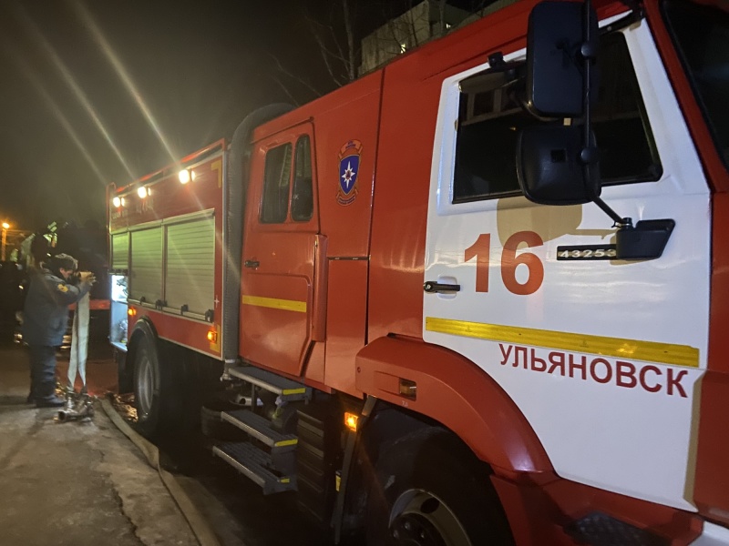 Ульяновские пожарные чудом спасли мужчину из горящей квартиры
