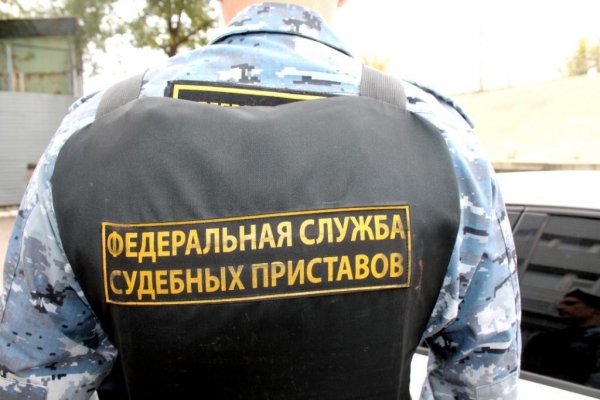 Оружие и электрошокеры пытались пронести посетители суда в Ульяновске