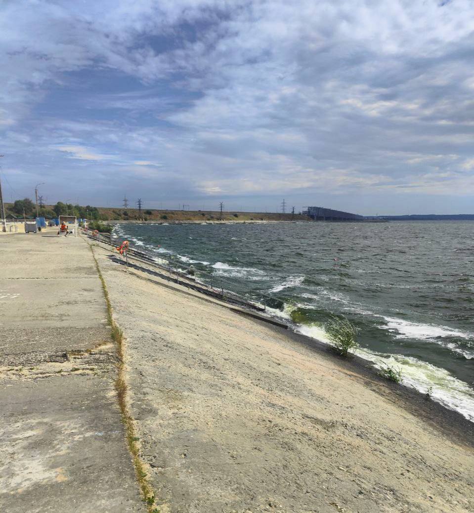 На главном пляже Ульяновска запретили купаться из-за волн