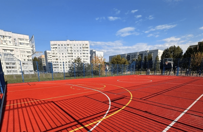 В Ульяновске на месте развалин появилась спортивная площадка