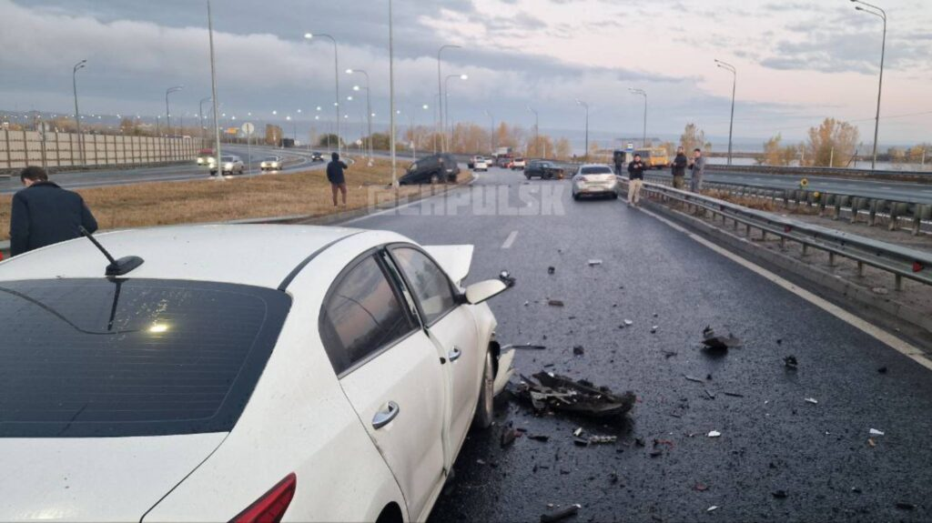 40 автомобилей пострадали в результате массового ДТП в Ульяновске