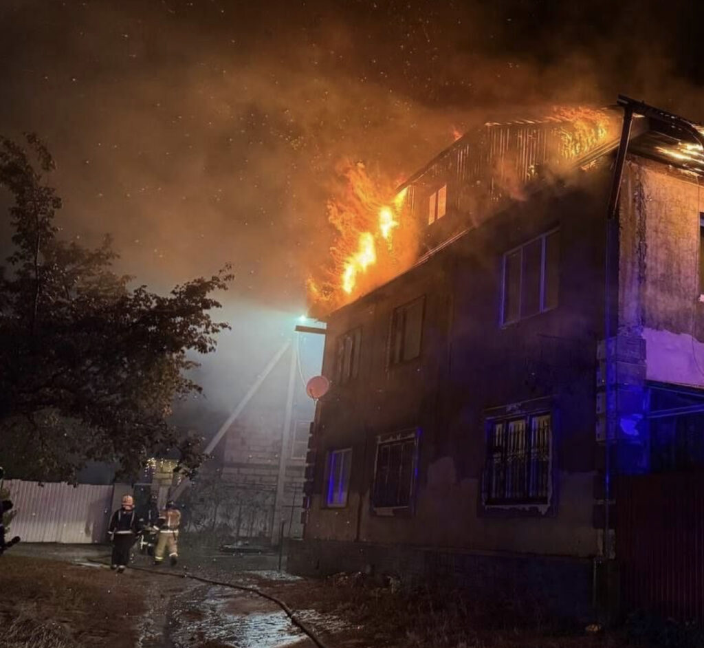 В Ульяновске сгорел заброшенный дом