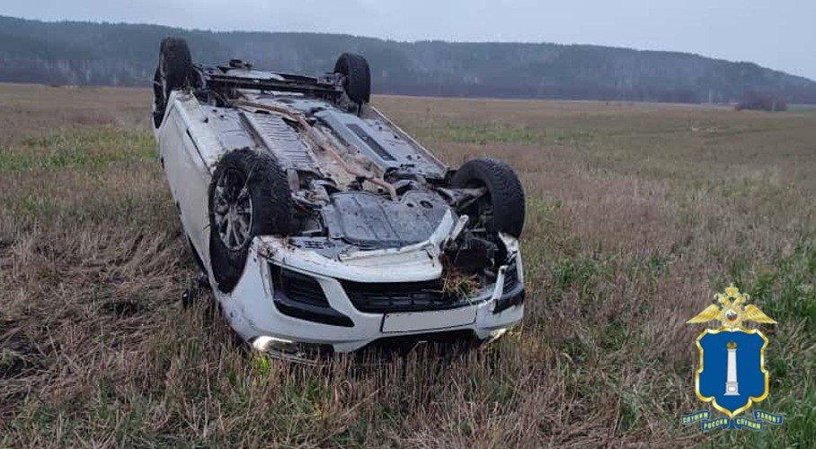 В Ульяновске опрокинулся автомобиль: есть пострадавшая