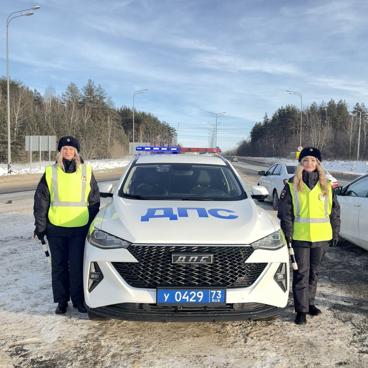 В Ульяновске женский патруль ГАИ поздравил водителей с 23 февраля