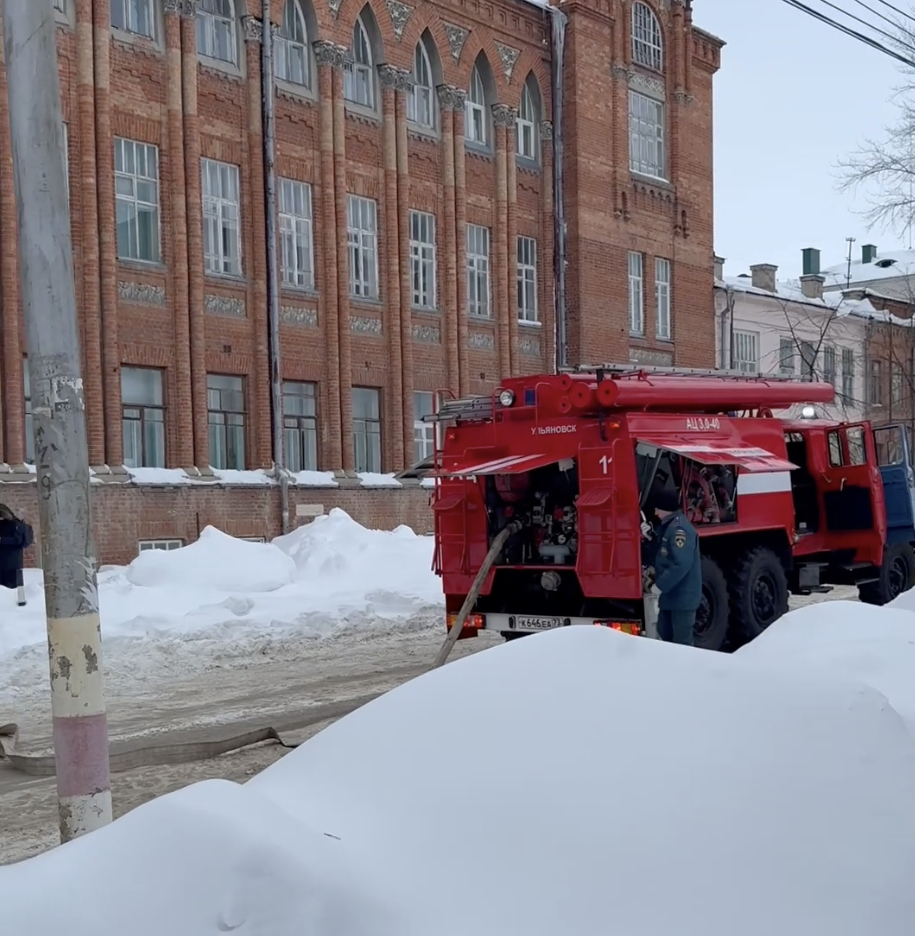 Ульяновских студентов эвакуировали из-за загоревшегося сервера