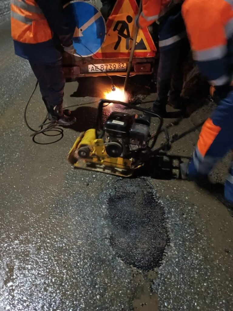 180 самосвалов снега вывезли дорожники за сутки из Ульяновска